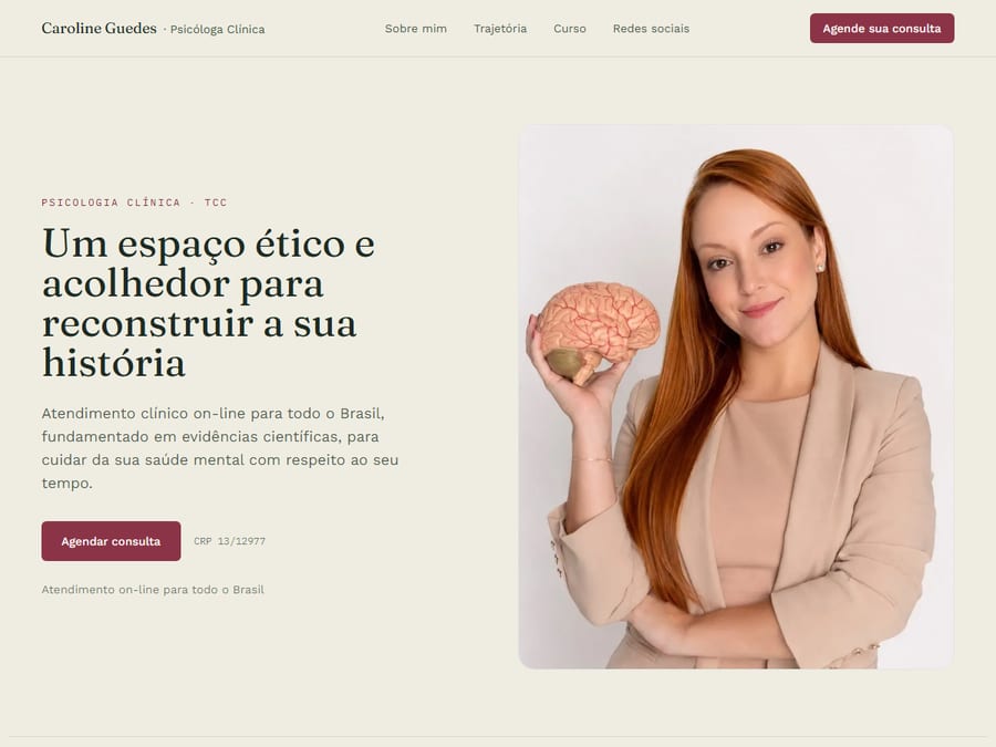 Site da psicóloga Caroline Guedes, com foto profissional e botão de agendamento